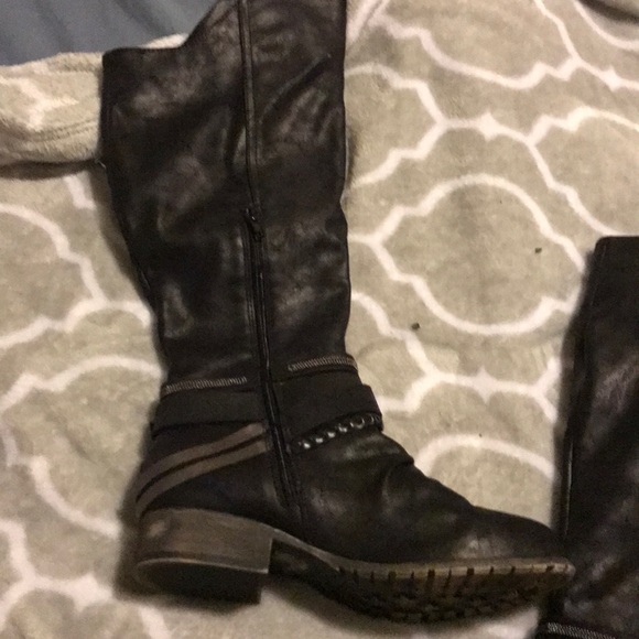 Boots - Picture 3 of 3